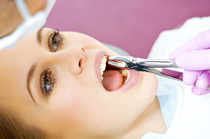 How much is a tooth extraction? Learn about simple, surgical and wisdom tooth extratction